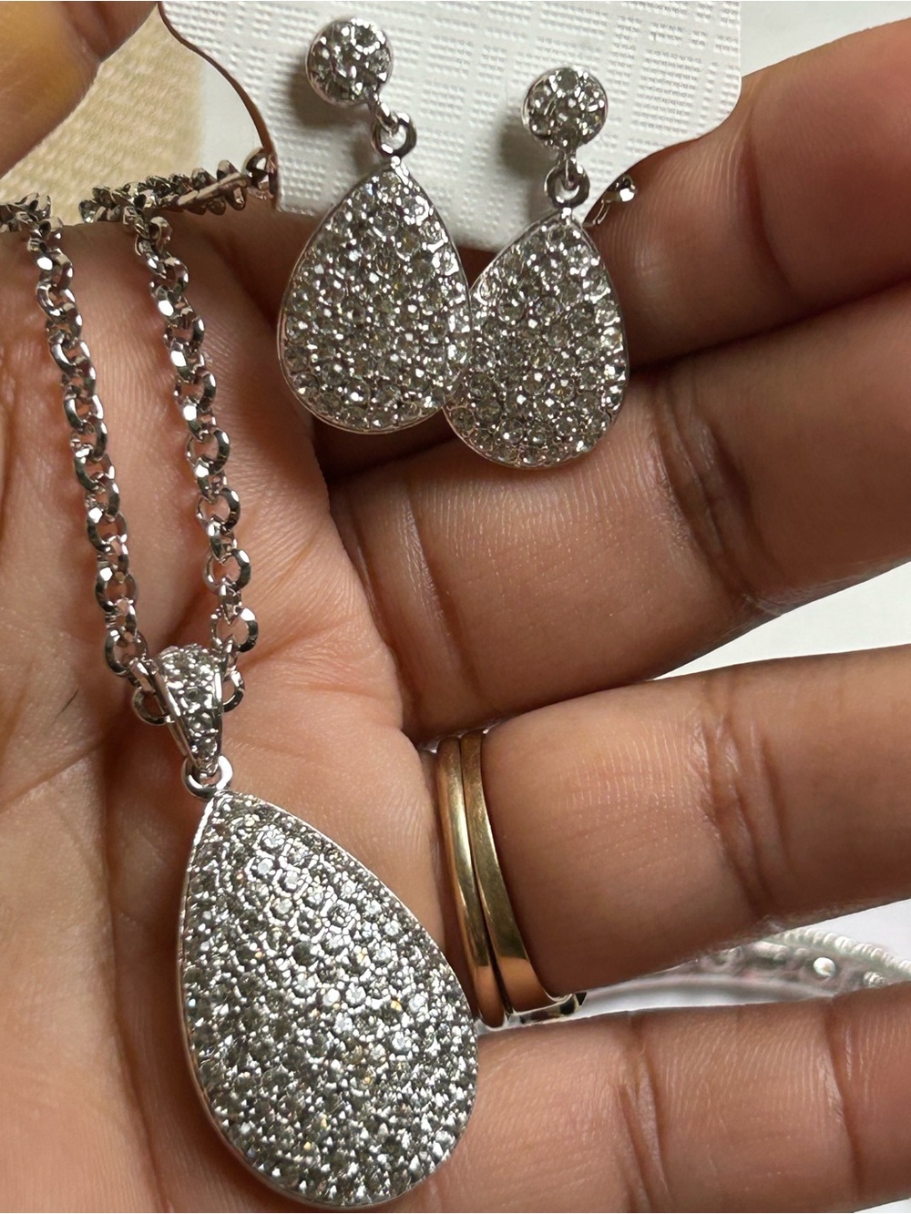 Sparkling Teardrop Pendant Necklace and Earrings Set - Silver Tone